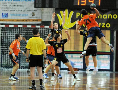 Pallamano-COLLELUORI-AL-TIRO