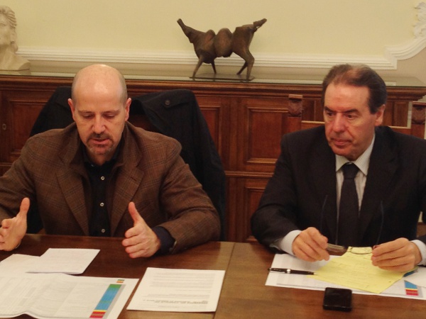 Il Presidente Di Giuseppantonio e l'Assessore Tavani durante l'odierna conferenza stampa