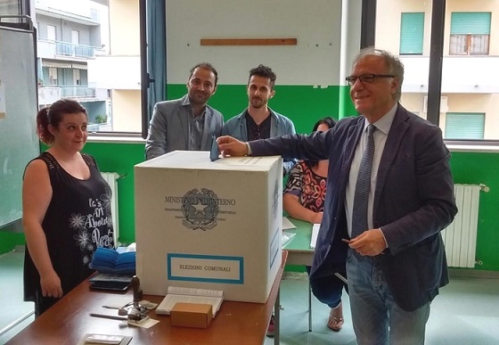 Mario Pupillo sindaco di Lanciano uscente vota al Ballottaggio