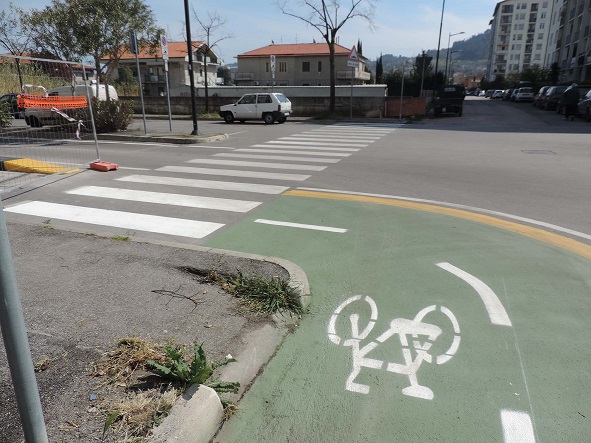 Pescara pista ciclabile via Aldo Moro