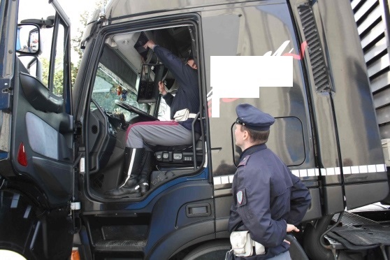Polstrada controlli camion