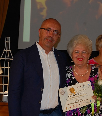 Alberto Amoroso premia Elisa Tano 1