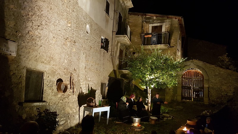 Castel del Monte scorcio l