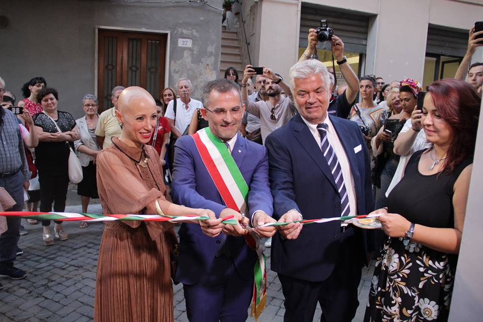 Inaugurazione Mostra Artigianato taglio nastro