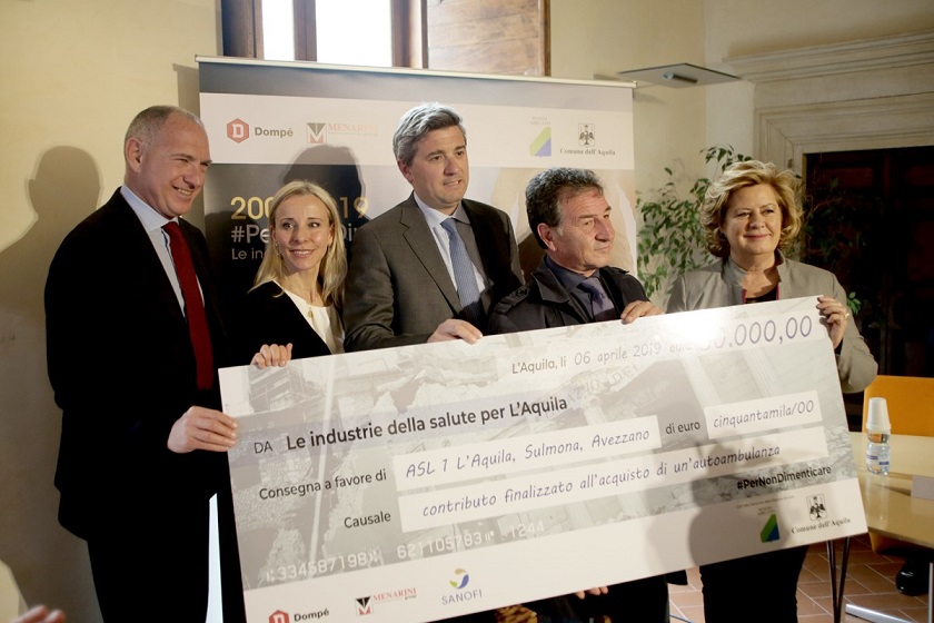 foto consegnaAquila_dompemenarinisanofi