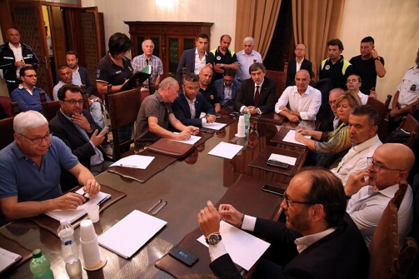 MARSILIO E VERI RIUNIONE EMERGENZA PESCARA 04