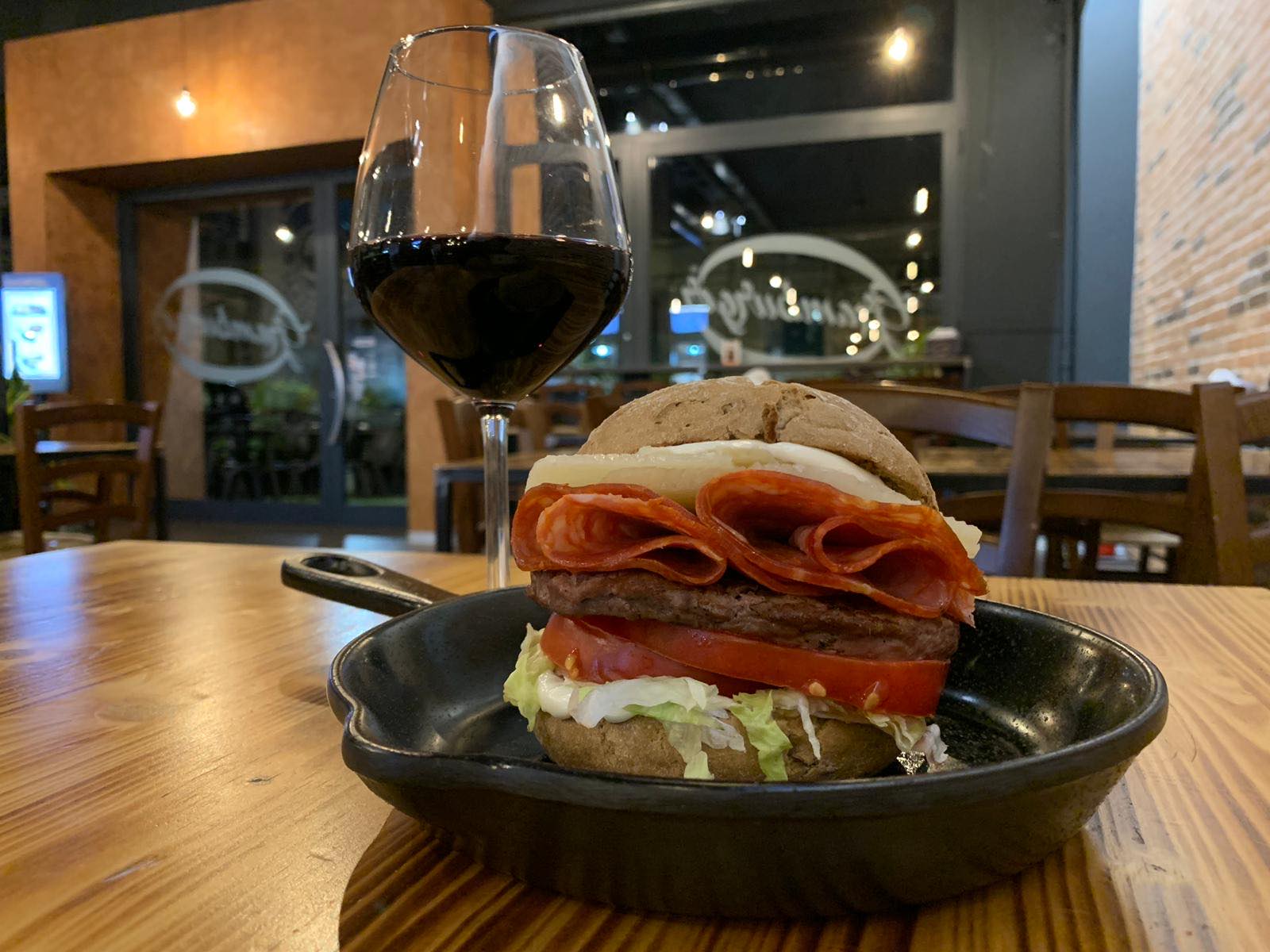 Foto burger e vino 1
