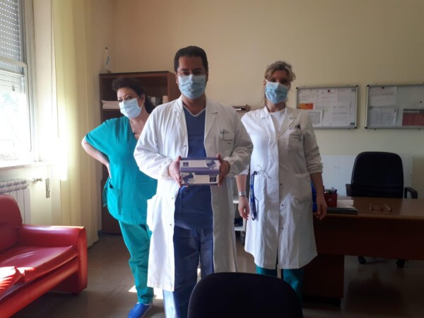 Giulianova consegna le mascherine al reparto di chirurgia generale
