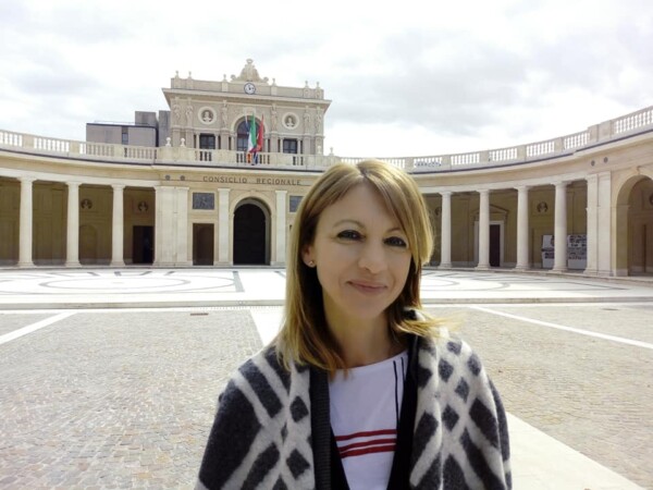 LaPortas dinanziEmiciclo