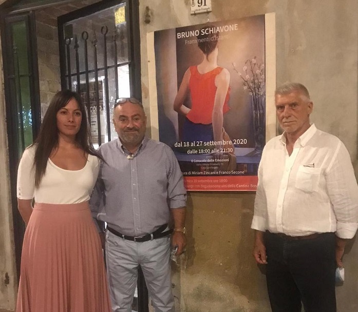 Bruno_ schiavone con i curatori della mostra