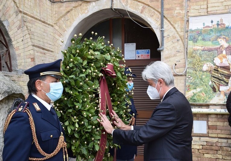 Chieti_corona_Caduti_polizia