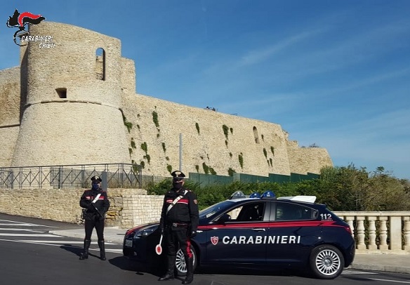 Radiomobile-con-sfondo-castello-di-Ortona