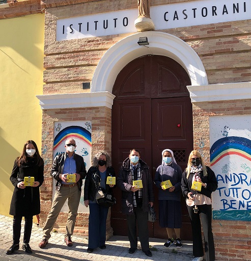 delegazione-del-Lions-Club-Giulianova-con-la-vice-sindaco-Albani-e-la-direttrice-del-Castorani-Manuela-Gasparrini-