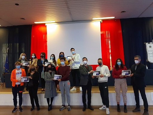Rotary_usaid-tablet-ragazzi