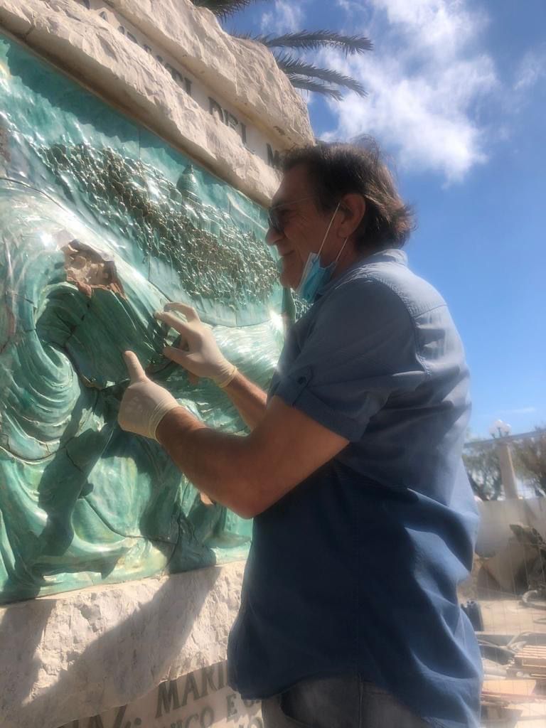 gli-artisti-gli-artisti-Loreto-Cicoria-e-Donatella-Massi-al-lavoro-sul-monumento-1