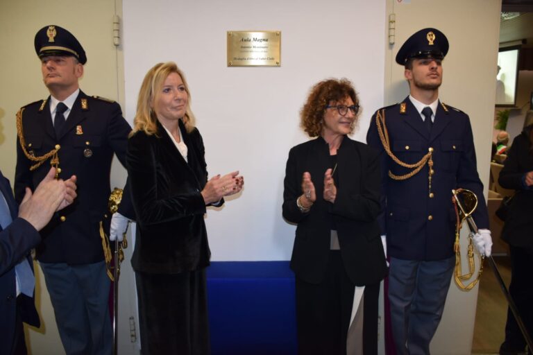 Pescara-polizia-aulamagna