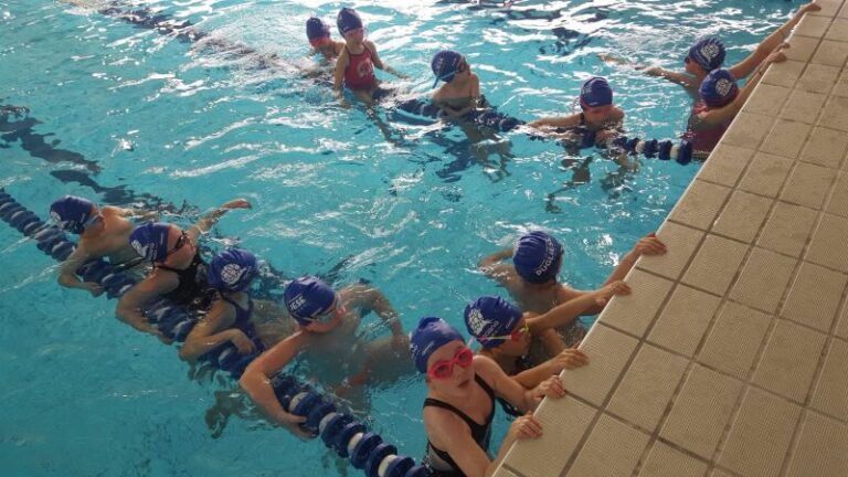 Bambini_piscina_Gemelle
