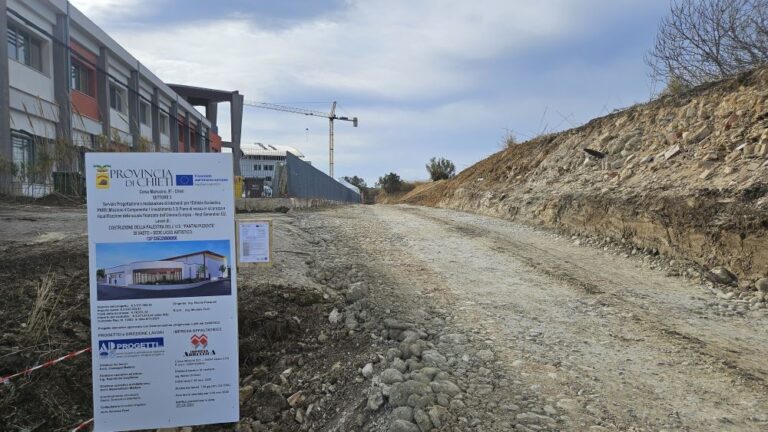 ingresso-cantiere-palestra-vasto