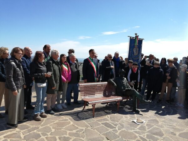 Guardiagrele inaugurazione monumento Modesto