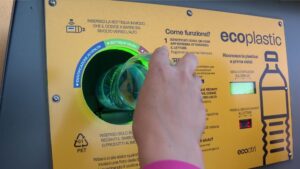 MANGIAPLASTICA-PET-Ecolan-a-Quadri-Se-Ricicli-Ti-Premio-