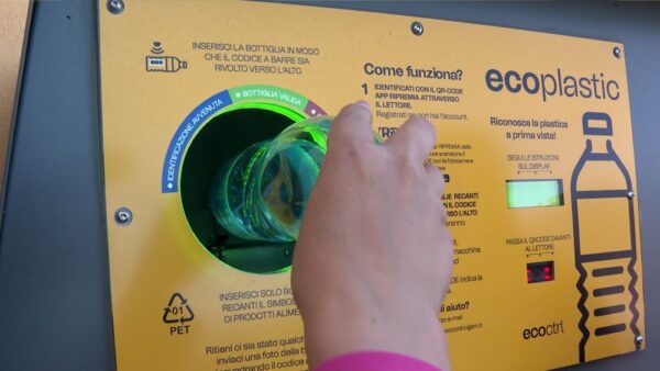 MANGIAPLASTICA PET Ecolan a Quadri Se Ricicli Ti Premio