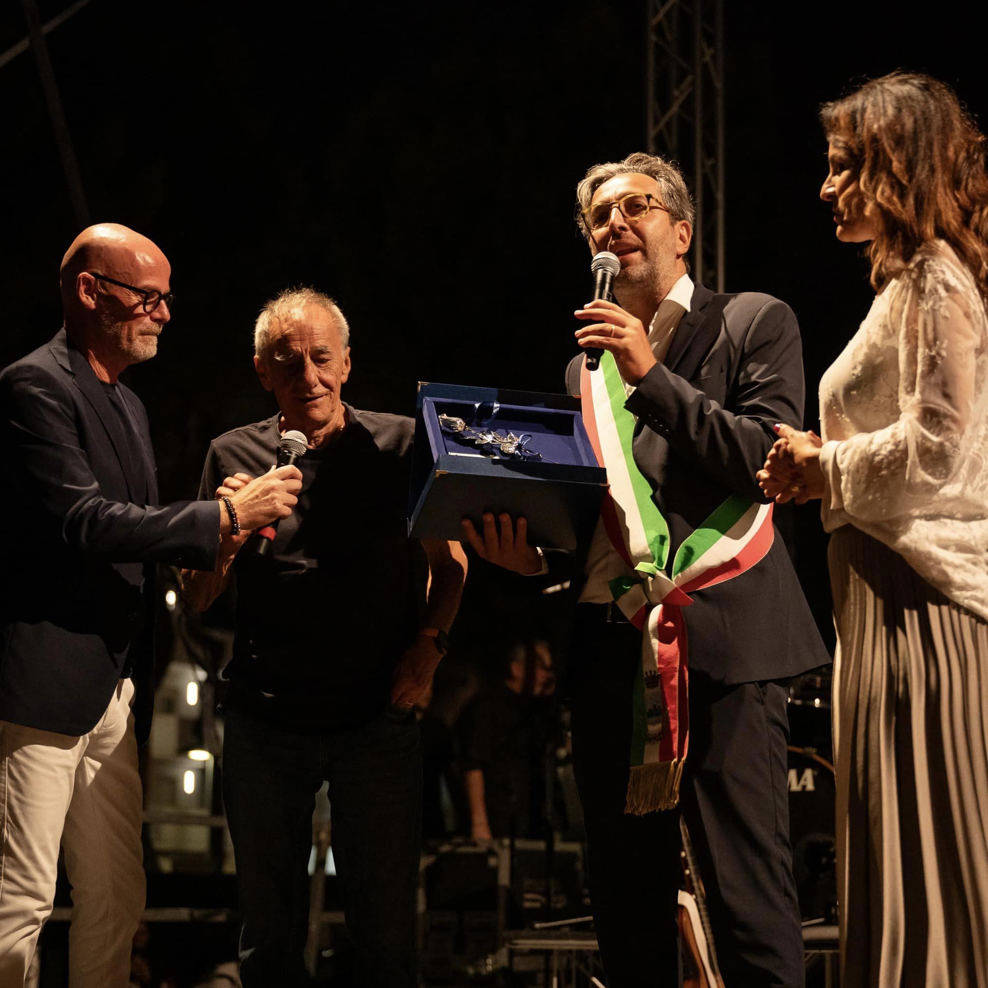 Vecchioni e sindaco roseto