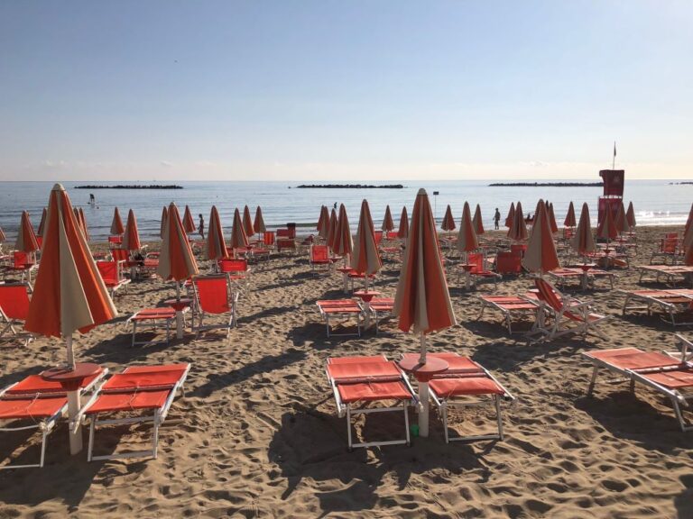 ombrelloni chiusi