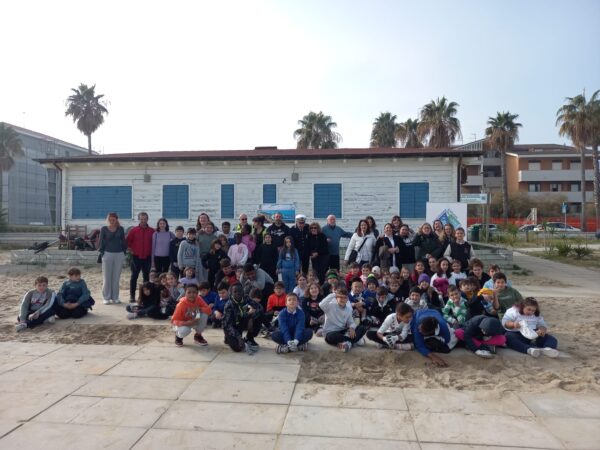 foto pulizia spiaggia