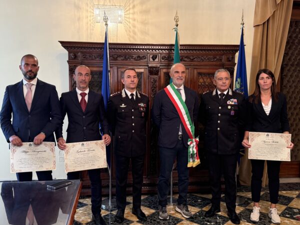sindaco premia carabinieri 2