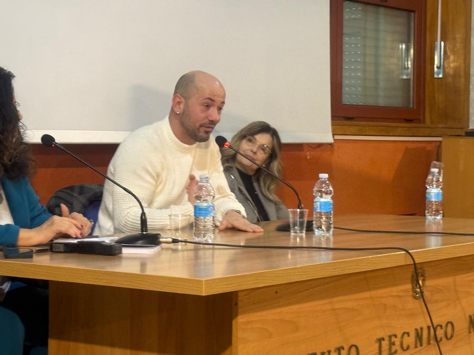 Ortona: Cavallucci “conquista” gli studenti dell’Acciaiuoli Einaudi