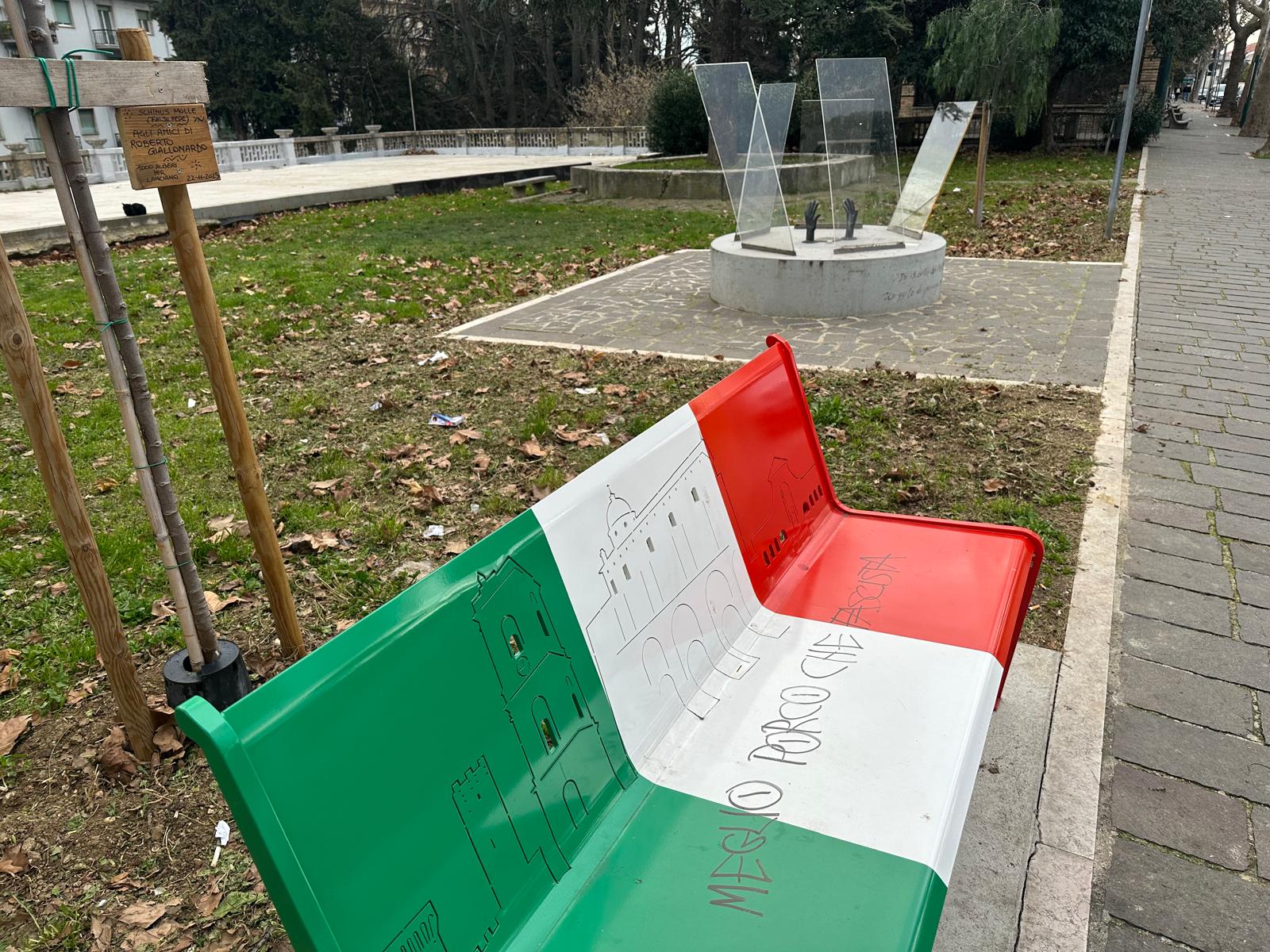 panchina lanciano vandali