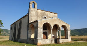 Navelli-Chiesa-Madonna-del-Campo-1