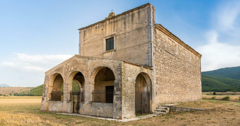 Navelli-Chiesa-Madonna-del-Campo-2