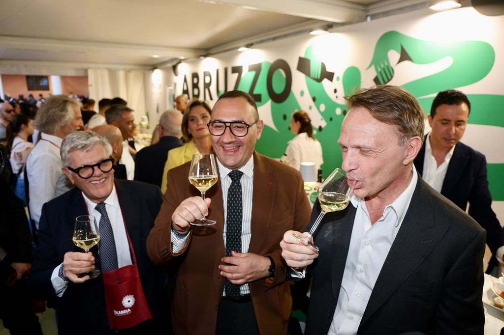 Lollobrigida nello stand Abruzzo