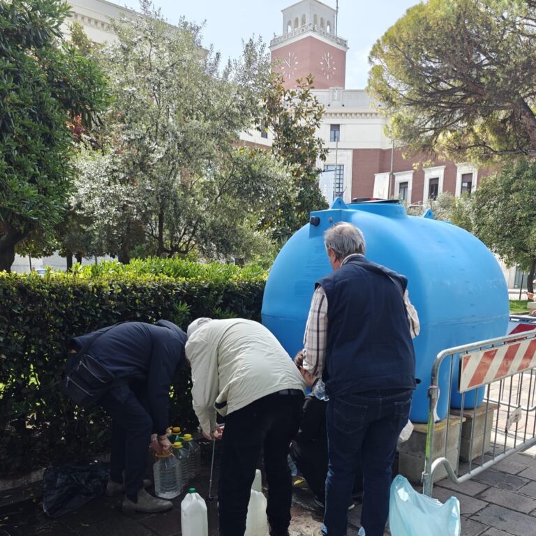 Pescara serbatoi per acqua