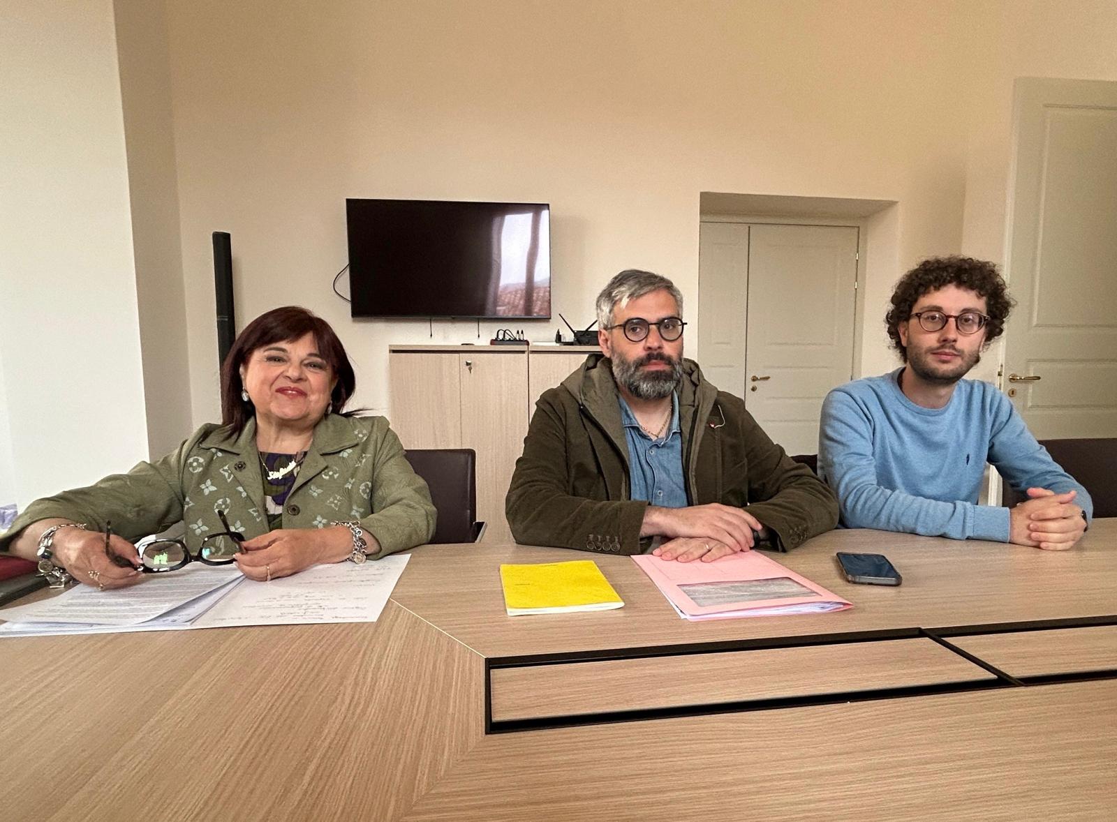 Foto_ Conferenza_Pezzopane_Romano_Rotellini_8maggio