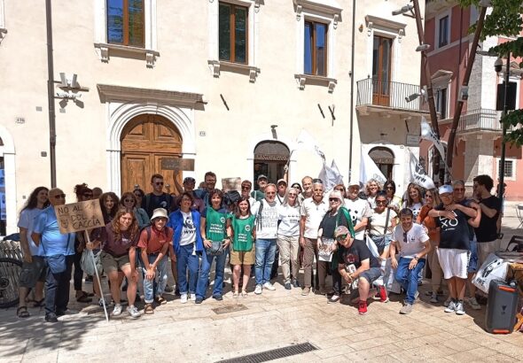 SIT IN WWF NO CACCIA