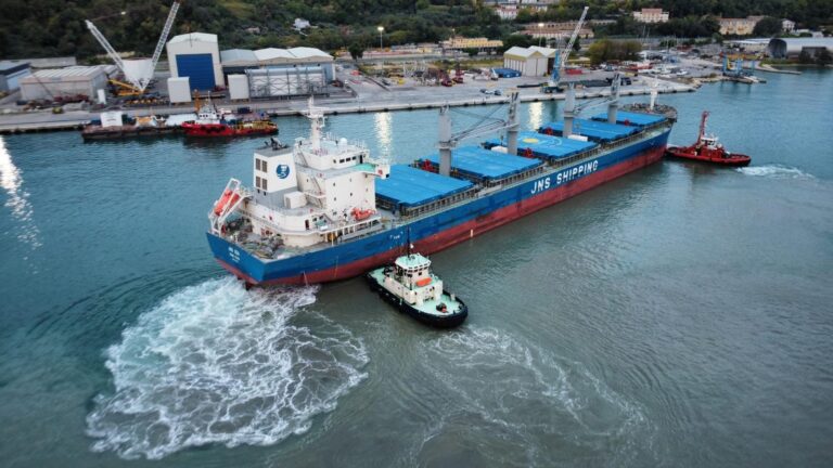 Ortona approdo nave JNS SEA